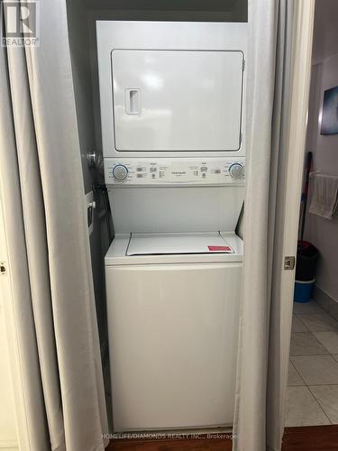 1608 - 24 Hanover Road, Brampton, ON - Indoor Photo Showing Laundry Room