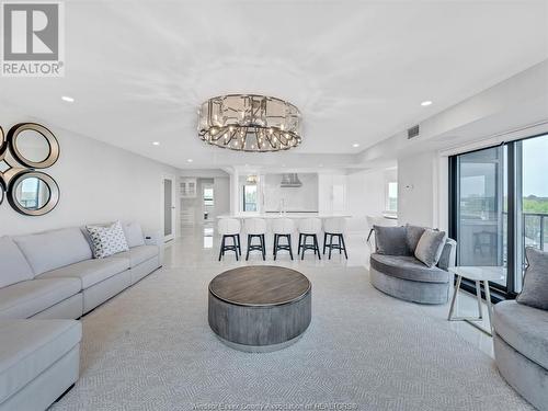 109 Robson Road Unit# 604, Leamington, ON - Indoor Photo Showing Living Room