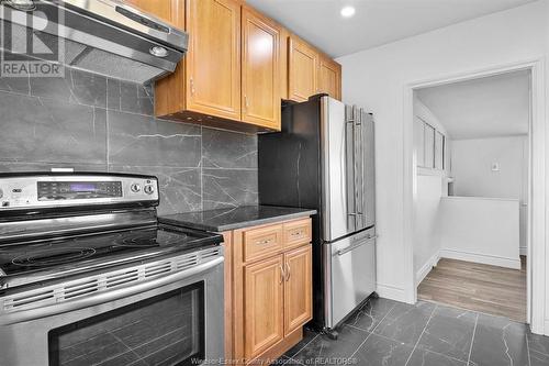 205 East Pike Creek Road, Lakeshore, ON - Indoor Photo Showing Kitchen