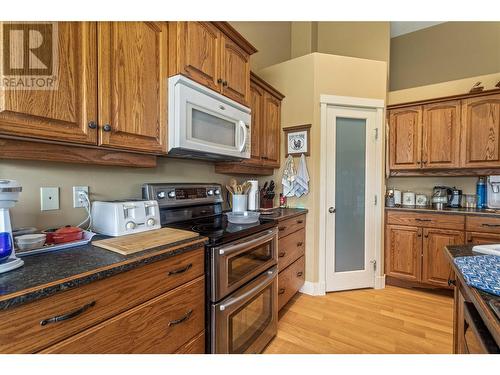 10476 Teresa Road, Lake Country, BC - Indoor Photo Showing Kitchen