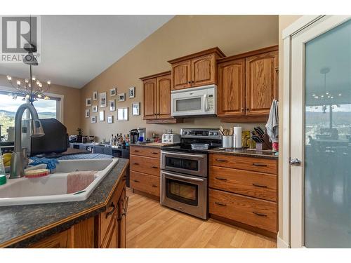 10476 Teresa Road, Lake Country, BC - Indoor Photo Showing Kitchen With Double Sink