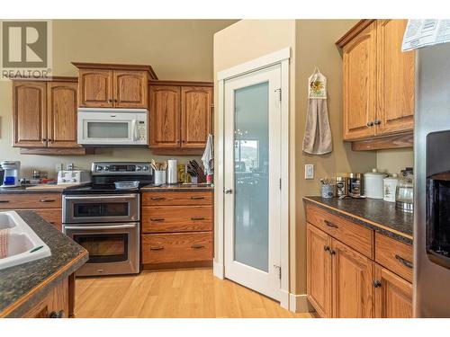 10476 Teresa Road, Lake Country, BC - Indoor Photo Showing Kitchen