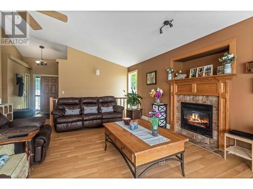 10476 Teresa Road, Lake Country, BC - Indoor Photo Showing Living Room With Fireplace