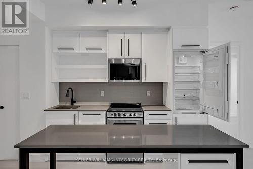 905 - 560 Rideau Street, Ottawa, ON - Indoor Photo Showing Kitchen