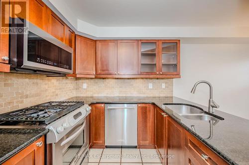 2966 Garnethill Way, Oakville (West Oak Trails), ON - Indoor Photo Showing Kitchen With Double Sink