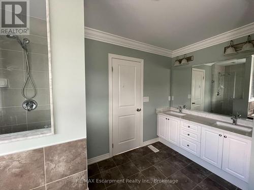 563 Stream Crescent, Oakville, ON - Indoor Photo Showing Bathroom