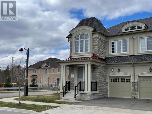 563 Stream Crescent, Oakville, ON - Outdoor With Facade