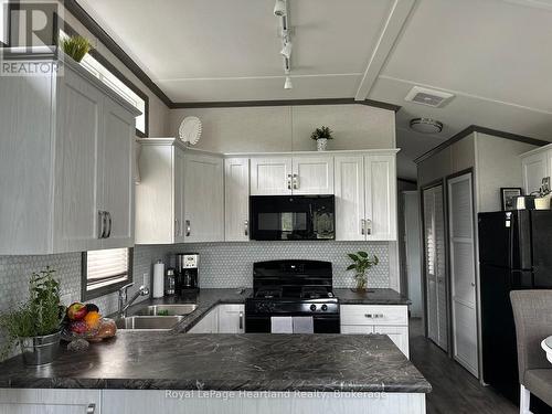 #H-12 - 100 North Harbour Road W, Goderich (Goderich Town), ON - Indoor Photo Showing Kitchen With Double Sink