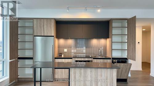 612 - 8 Beverly Glen Boulevard, Vaughan, ON - Indoor Photo Showing Kitchen