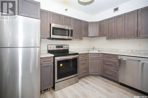 202 405 5Th Avenue N, Saskatoon, SK - Indoor Photo Showing Kitchen