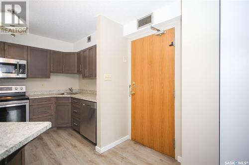 202 405 5Th Avenue N, Saskatoon, SK - Indoor Photo Showing Kitchen