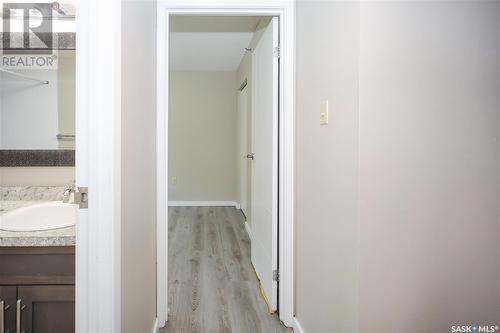 202 405 5Th Avenue N, Saskatoon, SK - Indoor Photo Showing Bathroom