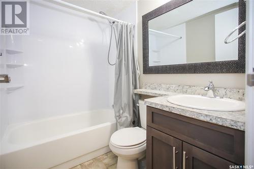 202 405 5Th Avenue N, Saskatoon, SK - Indoor Photo Showing Bathroom