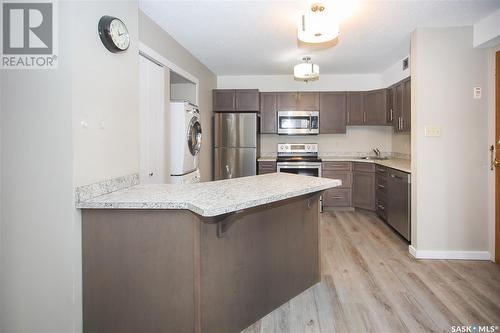 202 405 5Th Avenue N, Saskatoon, SK - Indoor Photo Showing Kitchen