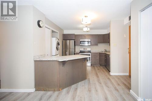 202 405 5Th Avenue N, Saskatoon, SK - Indoor Photo Showing Kitchen