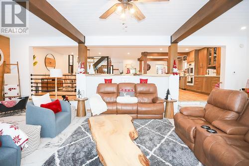 11 Islandview Dr, Desbarats, ON - Indoor Photo Showing Living Room