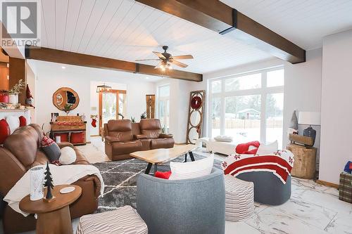 11 Islandview Dr, Desbarats, ON - Indoor Photo Showing Living Room