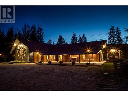 1502 Mountain View Drive, Revelstoke, BC - Outdoor