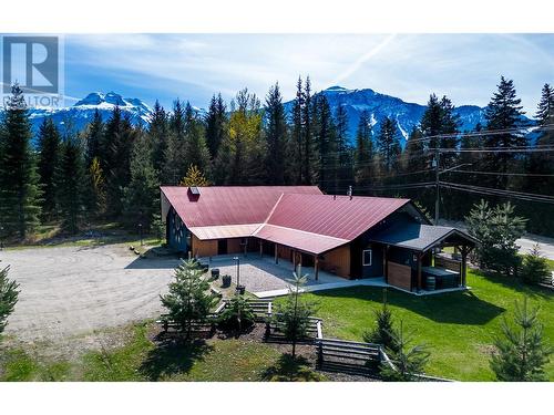 1502 Mountain View Drive, Revelstoke, BC - Outdoor