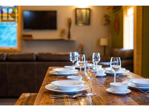 1502 Mountain View Drive, Revelstoke, BC - Indoor Photo Showing Dining Room