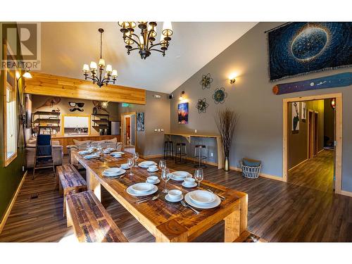 1502 Mountain View Drive, Revelstoke, BC - Indoor Photo Showing Dining Room