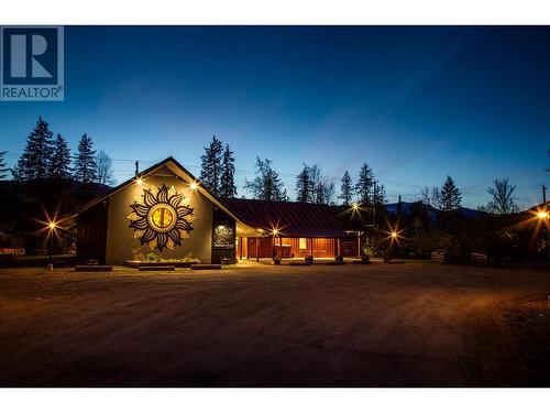 1502 Mountain View Drive, Revelstoke, BC - Outdoor