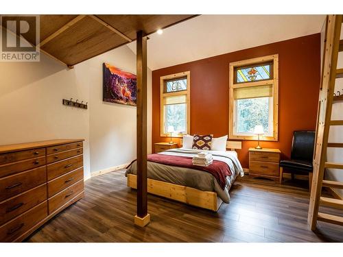 1502 Mountain View Drive, Revelstoke, BC - Indoor Photo Showing Bedroom