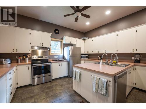 1502 Mountain View Drive, Revelstoke, BC - Indoor Photo Showing Kitchen With Double Sink