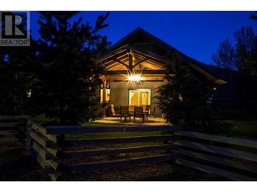 1502 Mountain View Drive, Revelstoke, BC - Outdoor