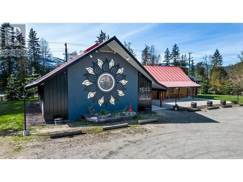 1502 Mountain View Drive, Revelstoke, BC - Outdoor