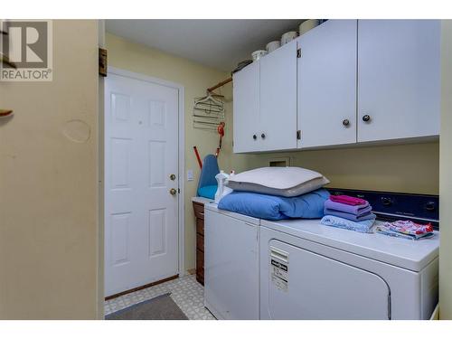 Laundry to Garage - 1260 Raymer Avenue Unit# 397, Kelowna, BC - Indoor Photo Showing Laundry Room