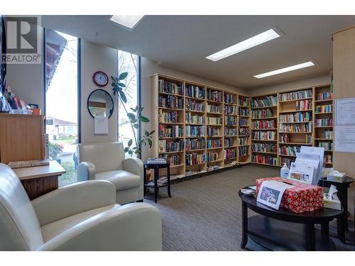 Library - 1260 Raymer Avenue Unit# 397, Kelowna, BC - Indoor