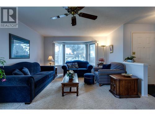 Living Room - Entry Way - 1260 Raymer Avenue Unit# 397, Kelowna, BC - Indoor Photo Showing Living Room