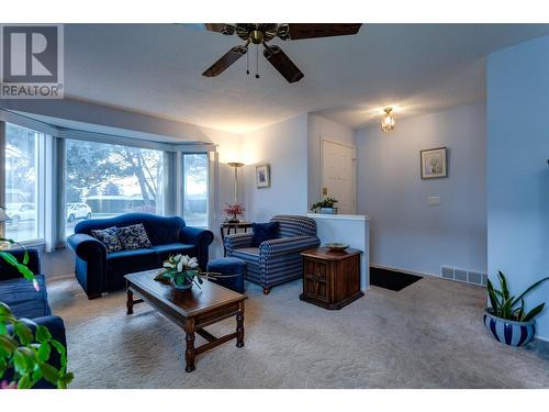 Entry Way - 1260 Raymer Avenue Unit# 397, Kelowna, BC - Indoor Photo Showing Living Room