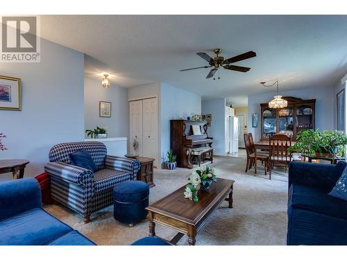 Living Room to Dining Room - 1260 Raymer Avenue Unit# 397, Kelowna, BC - Indoor Photo Showing Living Room