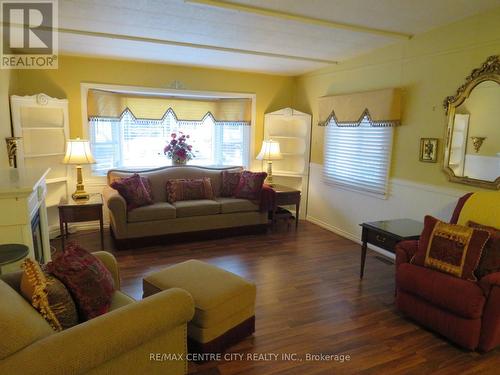 56 - 198 Springbank Drive, London, ON - Indoor Photo Showing Living Room