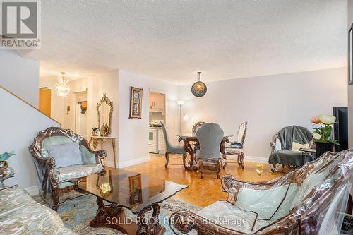 108 - 2871 Richmond Road, Ottawa, ON - Indoor Photo Showing Living Room