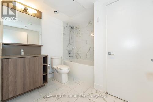 2115 - 85 Wood Street, Toronto, ON - Indoor Photo Showing Bathroom