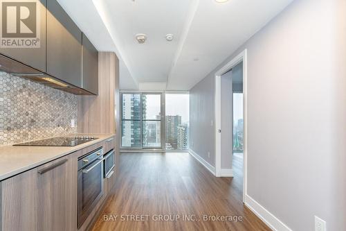 2115 - 85 Wood Street, Toronto, ON - Indoor Photo Showing Kitchen