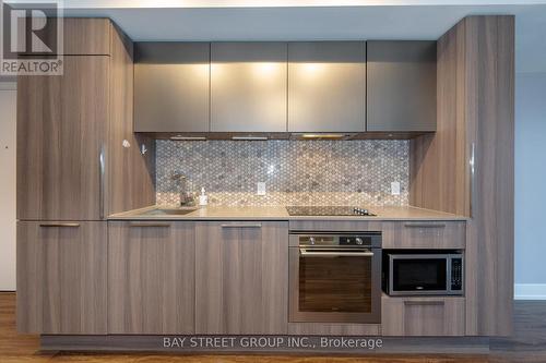 2115 - 85 Wood Street, Toronto, ON - Indoor Photo Showing Kitchen