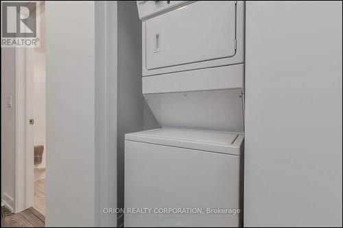 4 - 1121 Cooke Boulevard N, Burlington, ON - Indoor Photo Showing Laundry Room