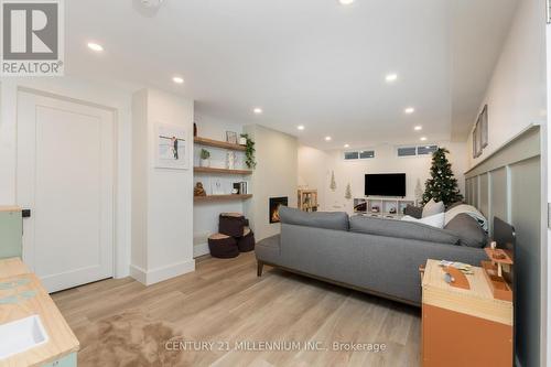 110 Zina Street, Orangeville, ON - Indoor Photo Showing Living Room