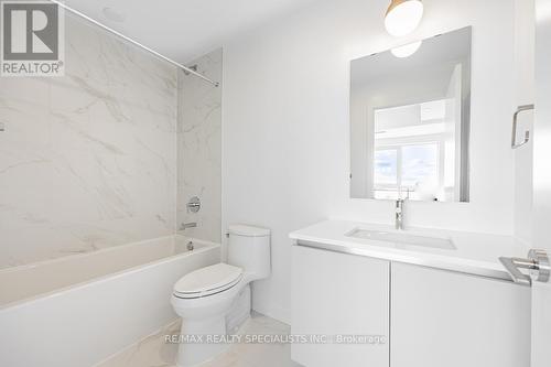 311 - 395 Dundas Street W, Oakville, ON - Indoor Photo Showing Bathroom