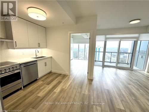 1101 - 500 Brock Avenue, Burlington, ON - Indoor Photo Showing Kitchen