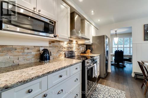 3 - 1501 Upper Middle Road, Burlington, ON - Indoor Photo Showing Kitchen With Upgraded Kitchen