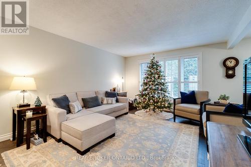 3 - 1501 Upper Middle Road, Burlington, ON - Indoor Photo Showing Living Room