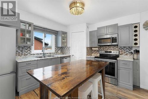 61 Day Street, Essex, ON - Indoor Photo Showing Kitchen With Upgraded Kitchen