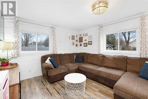 61 Day Street, Essex, ON - Indoor Photo Showing Living Room