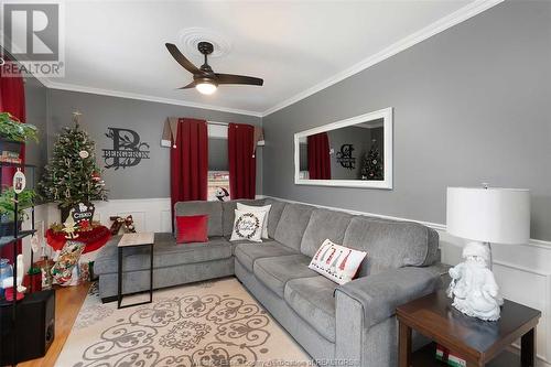 61 Day Street, Essex, ON - Indoor Photo Showing Living Room