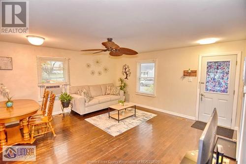 2153 Wellesley, Windsor, ON - Indoor Photo Showing Living Room